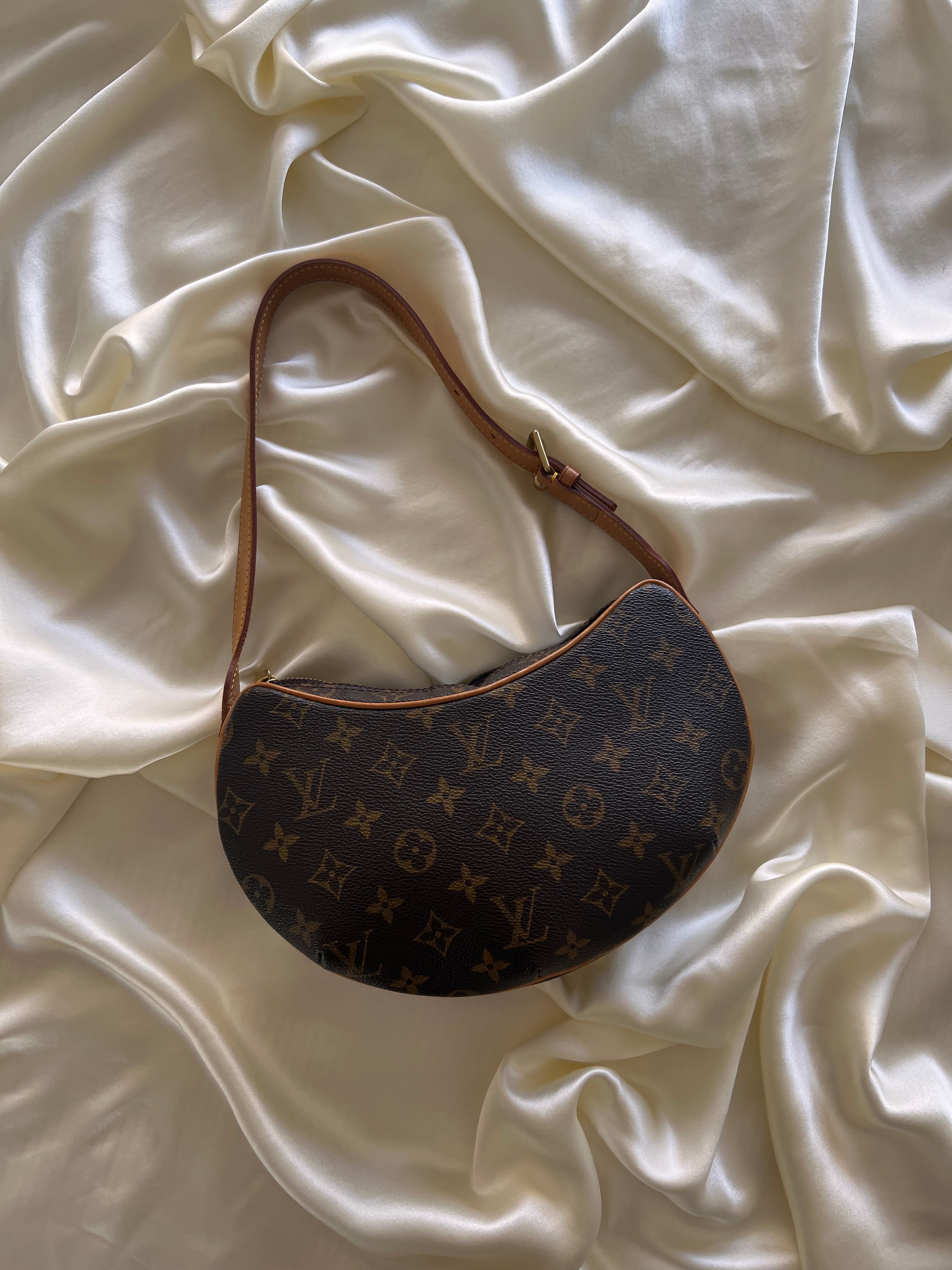 Lv croissant pm hot sale